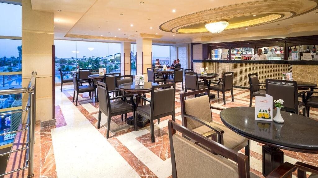 Hawaii Caesar Palace Hotel and Aqua Park